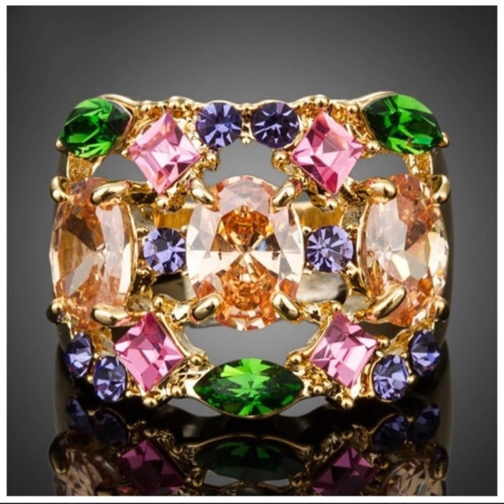 New Swarovski Crystals Ring Available Sizes 7 & 8